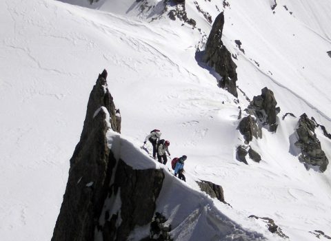 Winter mountaineering in the European Alps: technical level 4
