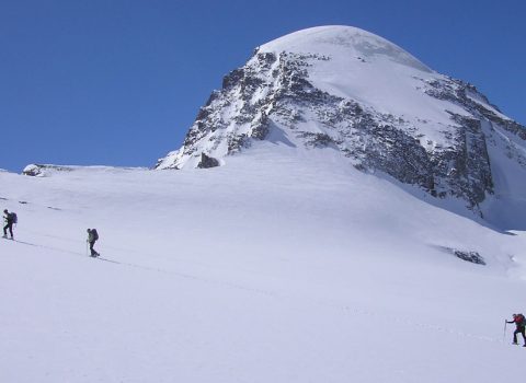 Ski mountaineering in the European Alps: technical level 5