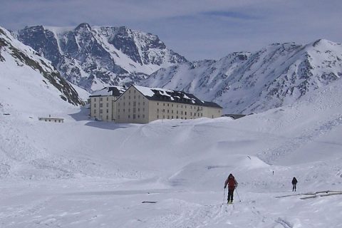 Ski mountaineering in the European Alps: technical level 4